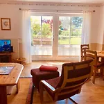 アパート Ein-steinwurf-zum-ostseestrand-ferienwohnung-martha-mit-terrasse *
