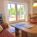 Ein-steinwurf-zum-ostseestrand-ferienwohnung-martha-mit-terrasse アパート