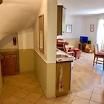 Ein-steinwurf-zum-ostseestrand-ferienwohnung-martha-mit-terrasse