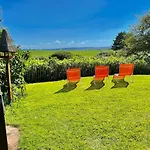 Ein-steinwurf-zum-ostseestrand-ferienwohnung-martha-mit-terrasse グロヴェ