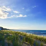 アパート Ein-steinwurf-zum-ostseestrand-ferienwohnung-martha-mit-terrasse グロヴェ