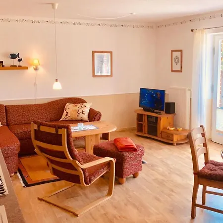 Ein-steinwurf-zum-ostseestrand-ferienwohnung-martha-mit-terrasse Apartmán *