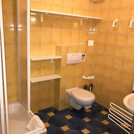 Ein-steinwurf-zum-ostseestrand-ferienwohnung-martha-mit-terrasse