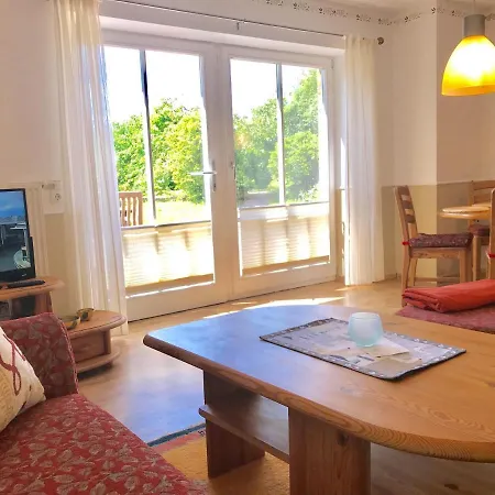 Ein-steinwurf-zum-ostseestrand-ferienwohnung-martha-mit-terrasse Apartmán