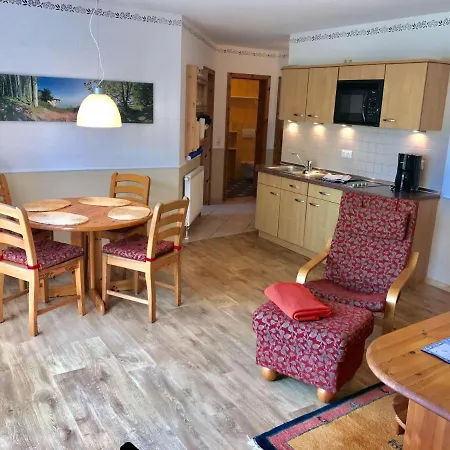 Ein-steinwurf-zum-ostseestrand-ferienwohnung-martha-mit-terrasse Апартаменты Глове