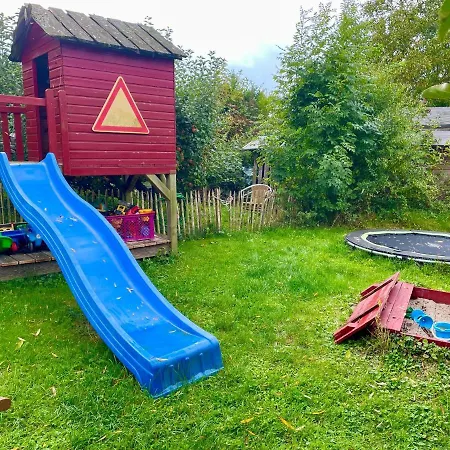 Ein Steinwurf Zum Ostseestrand: Martha Mit Terrasse Glowe