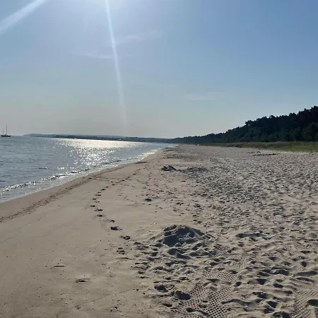 Ein-steinwurf-zum-ostseestrand-ferienwohnung-martha-mit-terrasse Апартаменты *
