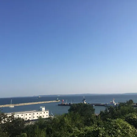 Ein-steinwurf-zum-ostseestrand-ferienwohnung-martha-mit-terrasse Апартаменты