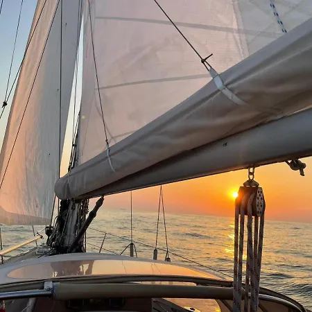 Апартаменты Ein-steinwurf-zum-ostseestrand-ferienwohnung-martha-mit-terrasse *