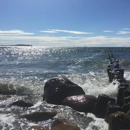 Ein-steinwurf-zum-ostseestrand-ferienwohnung-martha-mit-terrasse *