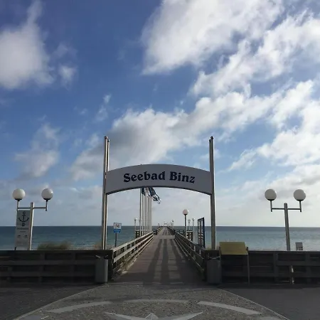 Ein-steinwurf-zum-ostseestrand-ferienwohnung-martha-mit-terrasse Апартаменты Глове