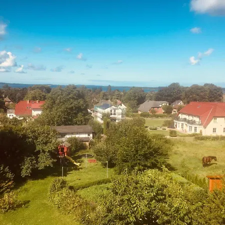 Ein-steinwurf-zum-ostseestrand-ferienwohnung-martha-mit-terrasse Апартаменты *