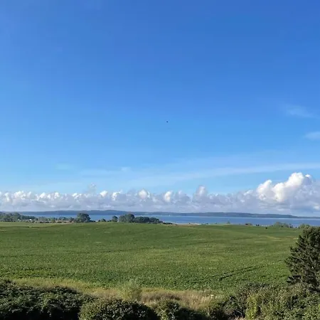Ein-steinwurf-zum-ostseestrand-ferienwohnung-martha-mit-terrasse *