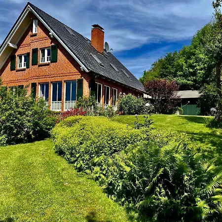 Ein-steinwurf-zum-ostseestrand-ferienwohnung-martha-mit-terrasse Апартаменты