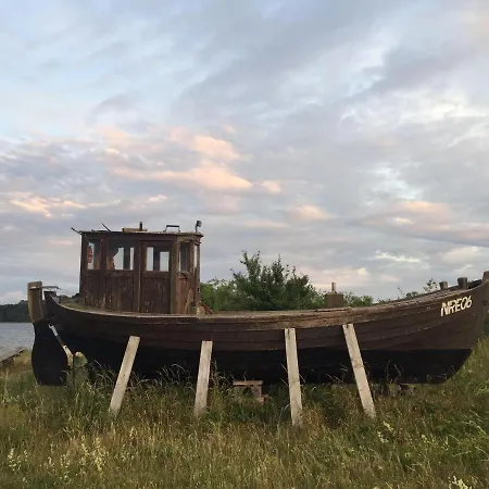 Ein-steinwurf-zum-ostseestrand-ferienwohnung-martha-mit-terrasse Апартаменты *