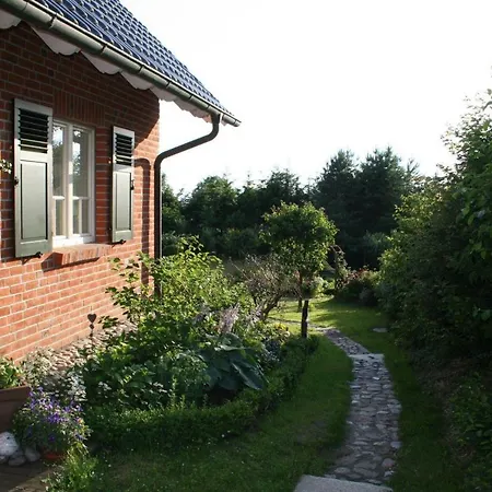 Ein Steinwurf Zum Ostseestrand: Martha Mit Terrasse *
