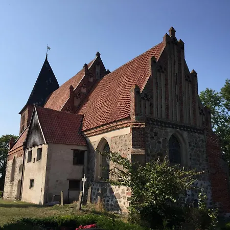 Ein-steinwurf-zum-ostseestrand-ferienwohnung-martha-mit-terrasse Апартаменты Глове
