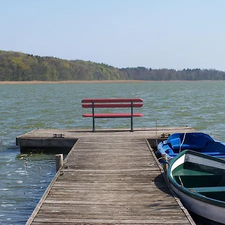 Ein-steinwurf-zum-ostseestrand-ferienwohnung-martha-mit-terrasse * Глове