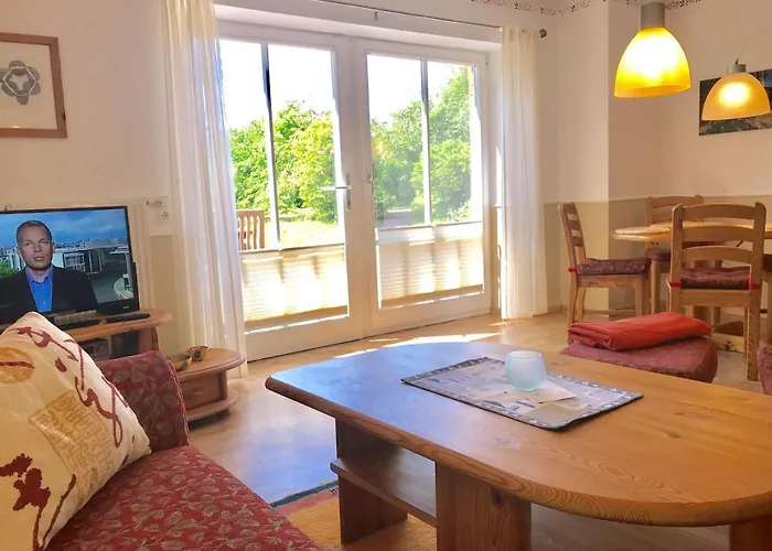 Ein Steinwurf Zum Ostseestrand: Martha Mit Terrasse Apartment