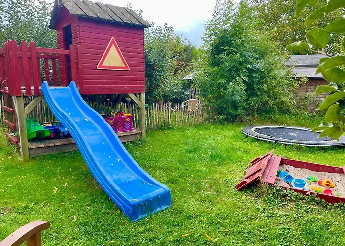 Ein Steinwurf Zum Ostseestrand: Martha Mit Terrasse Glowe