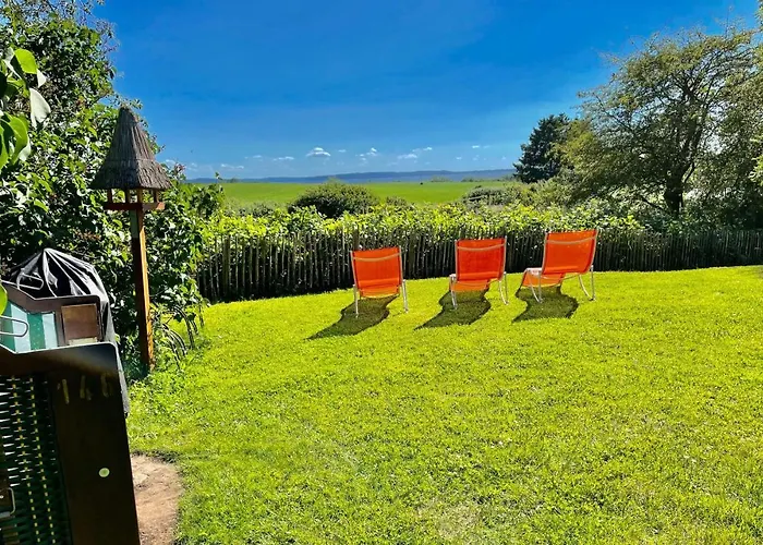 Ein Steinwurf Zum Ostseestrand: Martha Mit Terrasse Glowe
