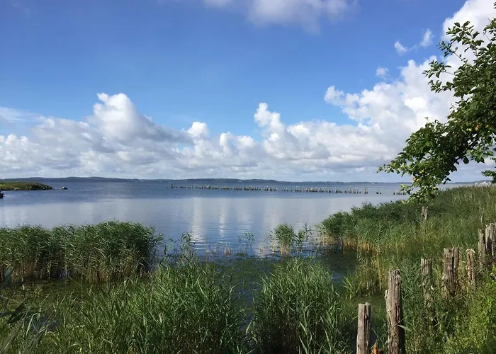 Apartment Ein Steinwurf Zum Ostseestrand: Martha Mit Terrasse Glowe